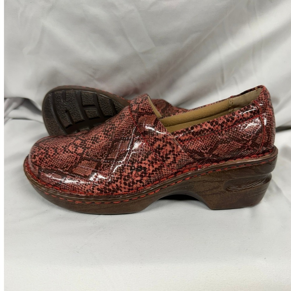 b.o.c NEW Women's Pink and Brown Leather Embossed Slip On Chunky Clogs Sz 7